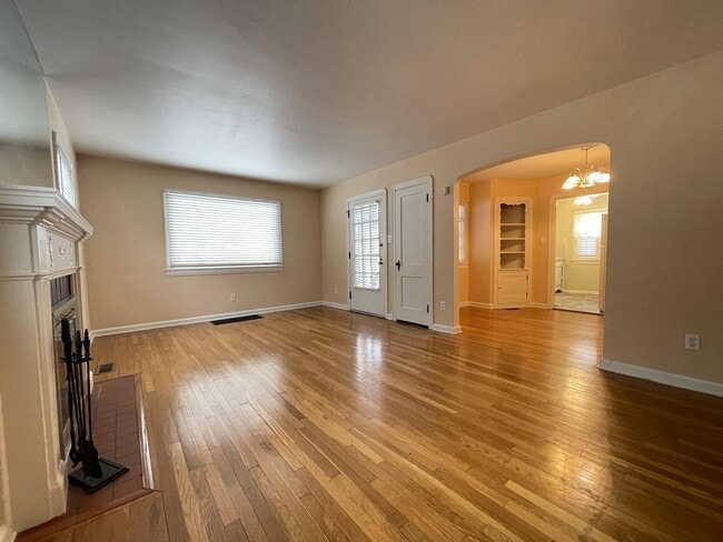 Building Photo - 56 Goodhue Dr