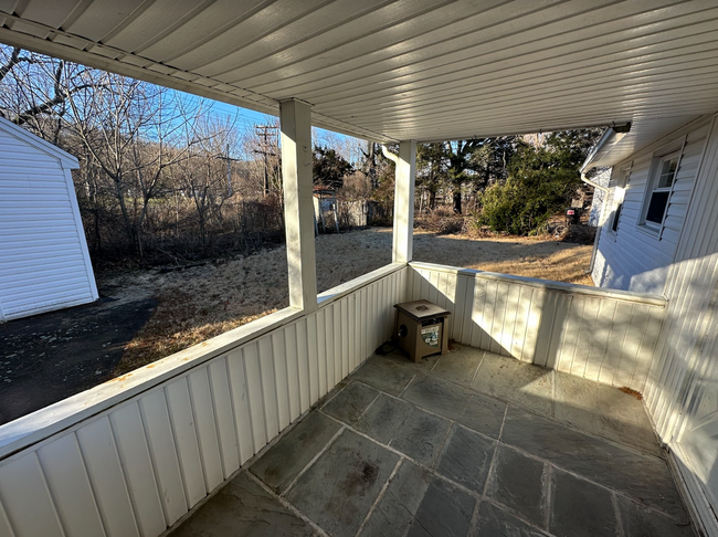 Building Photo - Beautiful Renovated 4 bedroom Single Famil...