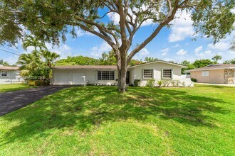 Building Photo - 9121 Ridgeland Dr