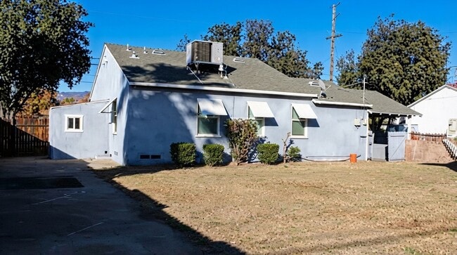 Building Photo - 1312 E Brockton Ave