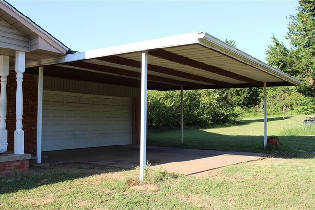 Building Photo - 59 th Country Living plus shop