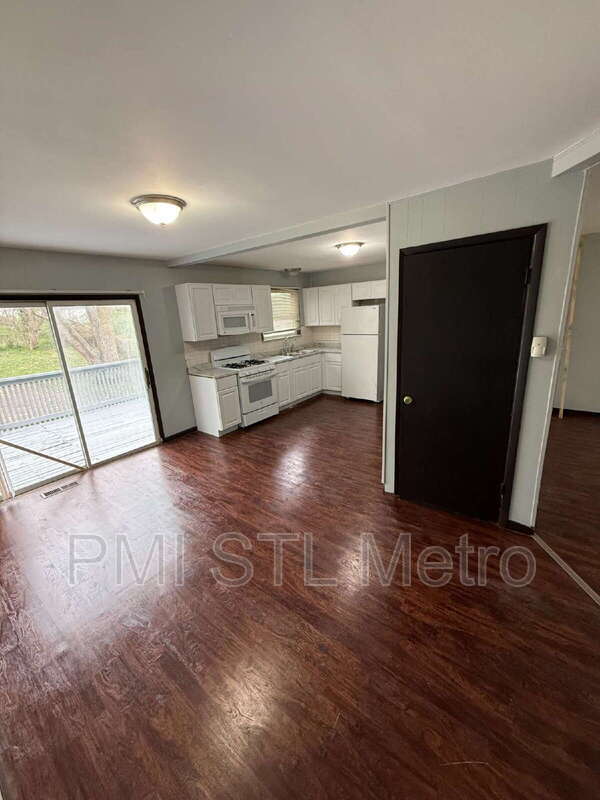 Building Photo - 10421 Prince Dr