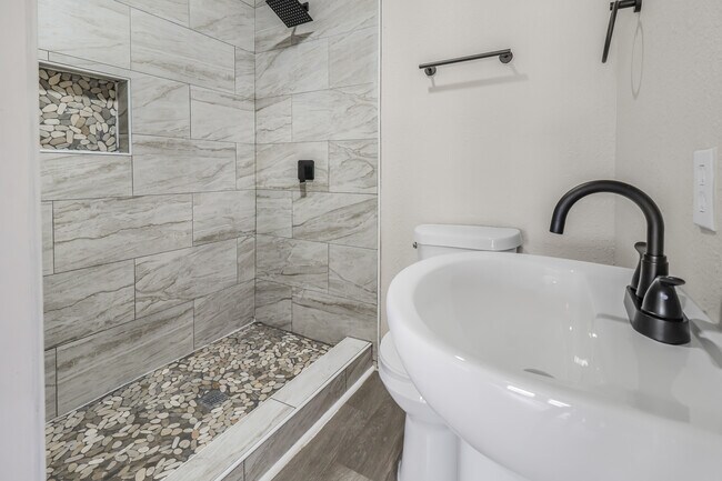 Foto del edificio - 7418 Wiley Rd