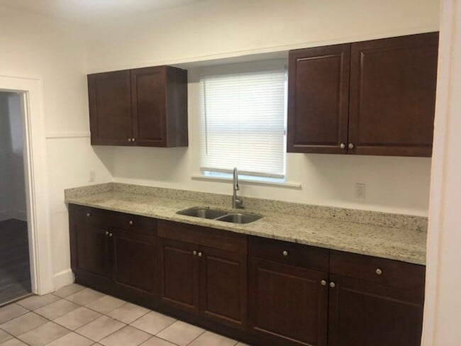 Photo - Lovely 3 bedroom 2 bathroom in St. Petersburg House