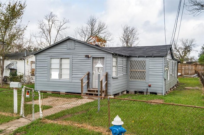 Building Photo - 4611 White Rock St