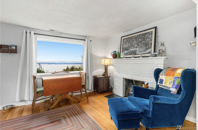 Building Photo - 6310 Beach Dr SW