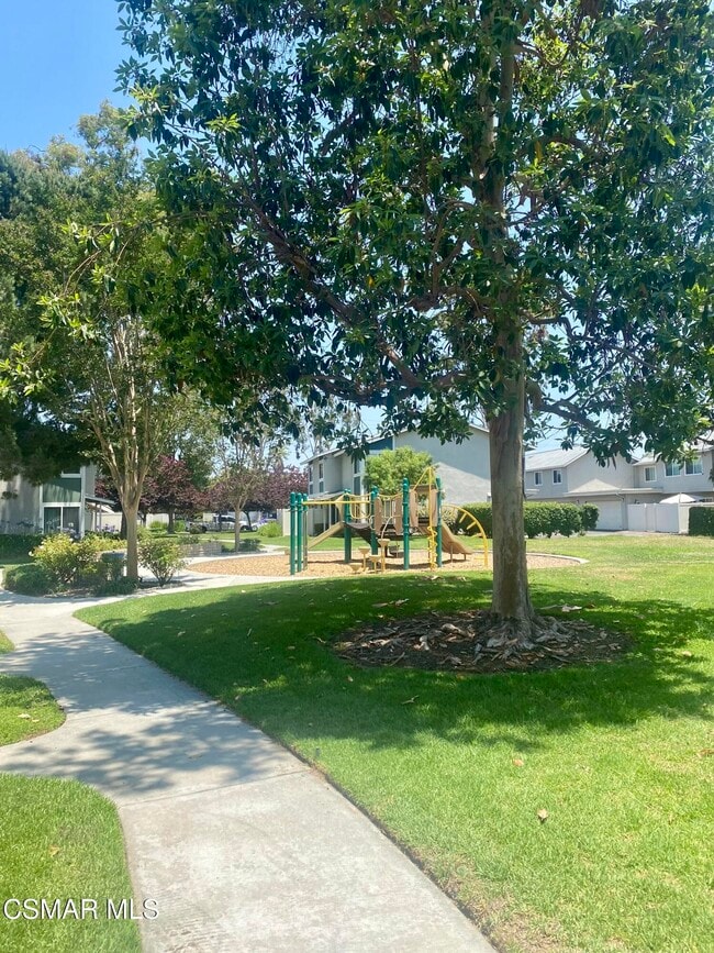 Building Photo - 2703 W Meadowwood