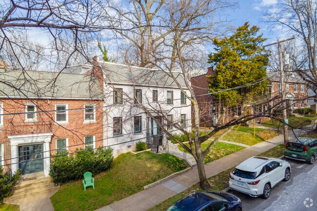 Building Photo - 2621 39th St NW