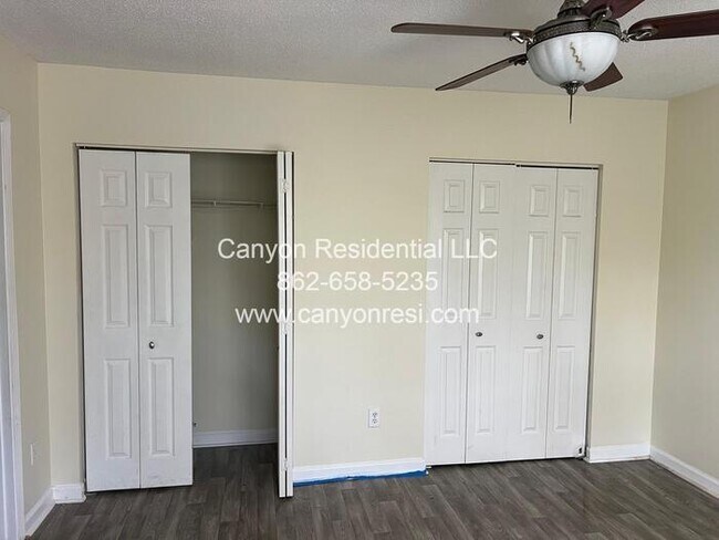 Foto del edificio - 461 Bedford Knoll Dr