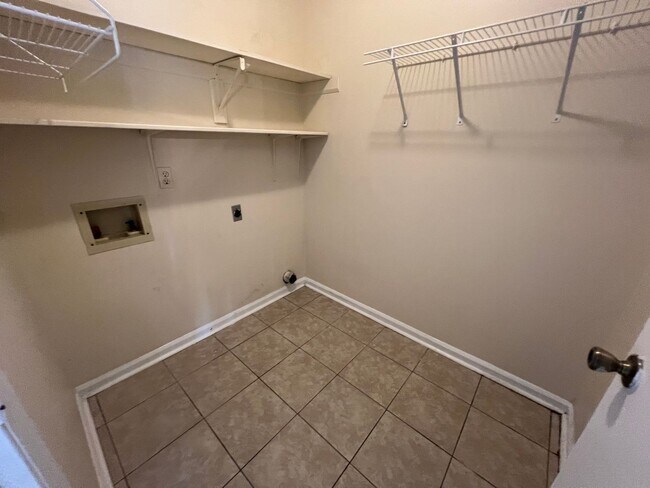 Foto del edificio - Home For Rent