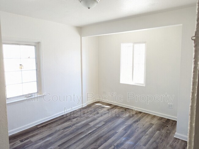 Building Photo - 1744 E 65th St