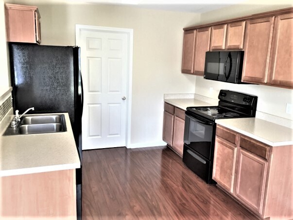 Building Photo - 8 Sandy Point Way