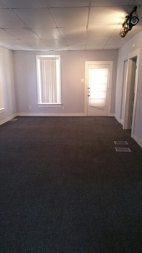 Building Photo - 212 E Springfield Ave