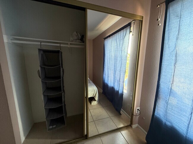 Foto del edificio - 4913 W Granada Rd