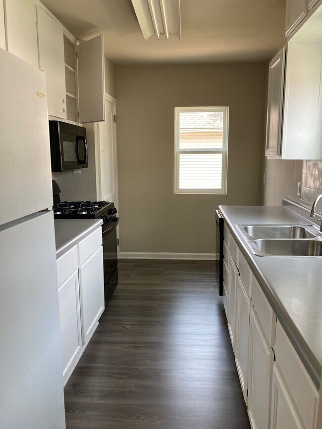 Foto del edificio - 3 Bedroom 2 Bathroom East Side Home