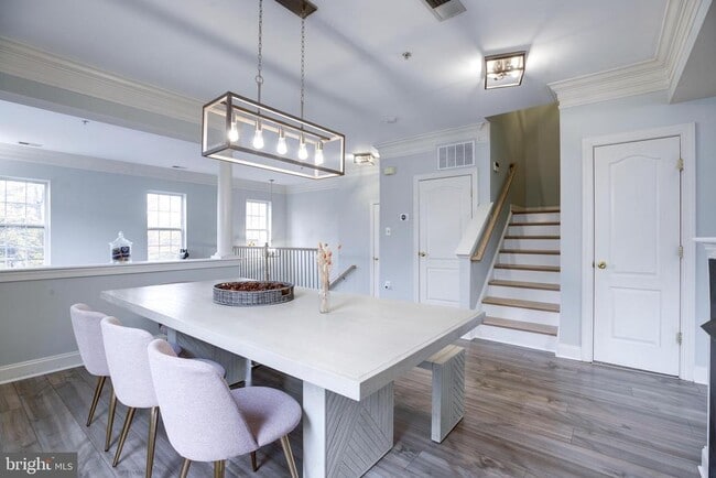 Building Photo - 8069 Gatehouse Rd