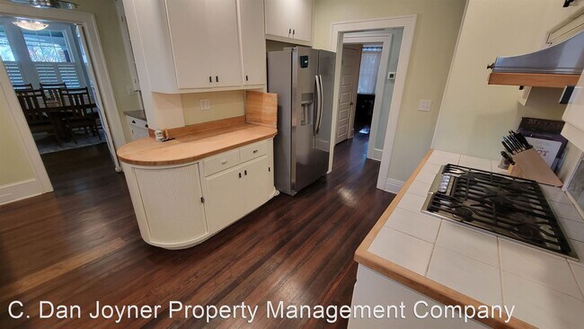 Foto del edificio - 5 br, 3.5 bath House - 108 W Prentiss Ave