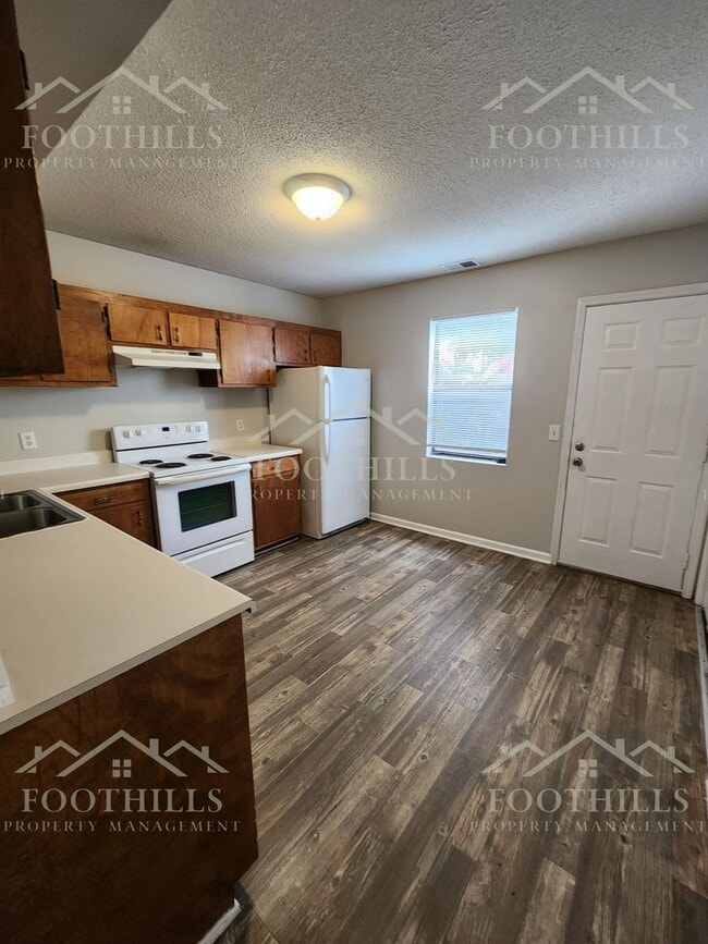 Building Photo - 108 Woodland Dr