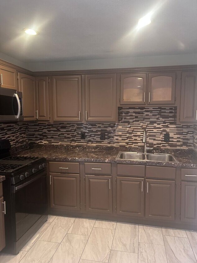 Foto principal - COMPLETELY REMODELED HOME INSIDE AND OUT, ...