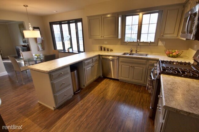 Building Photo - 4 br, 2.5 bath House - 123 W North St