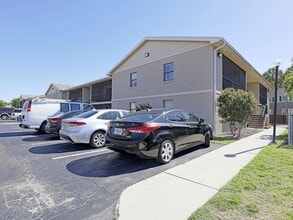 Building Photo - 5305 Summerlin Rd