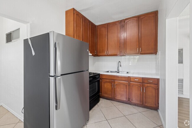 2 habitaciones, 1 baño - 1000 pies cuadrados - Cocina - 2700 S Redondo Blvd
