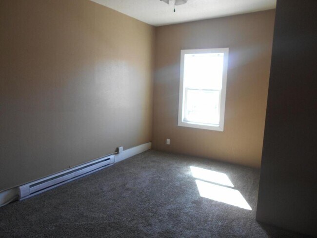 Building Photo - 218 Walnut Unit 1