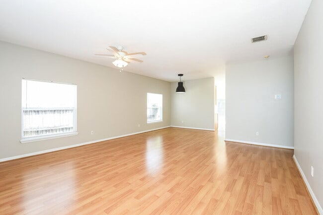 Foto del edificio - 10531 Leader Ln