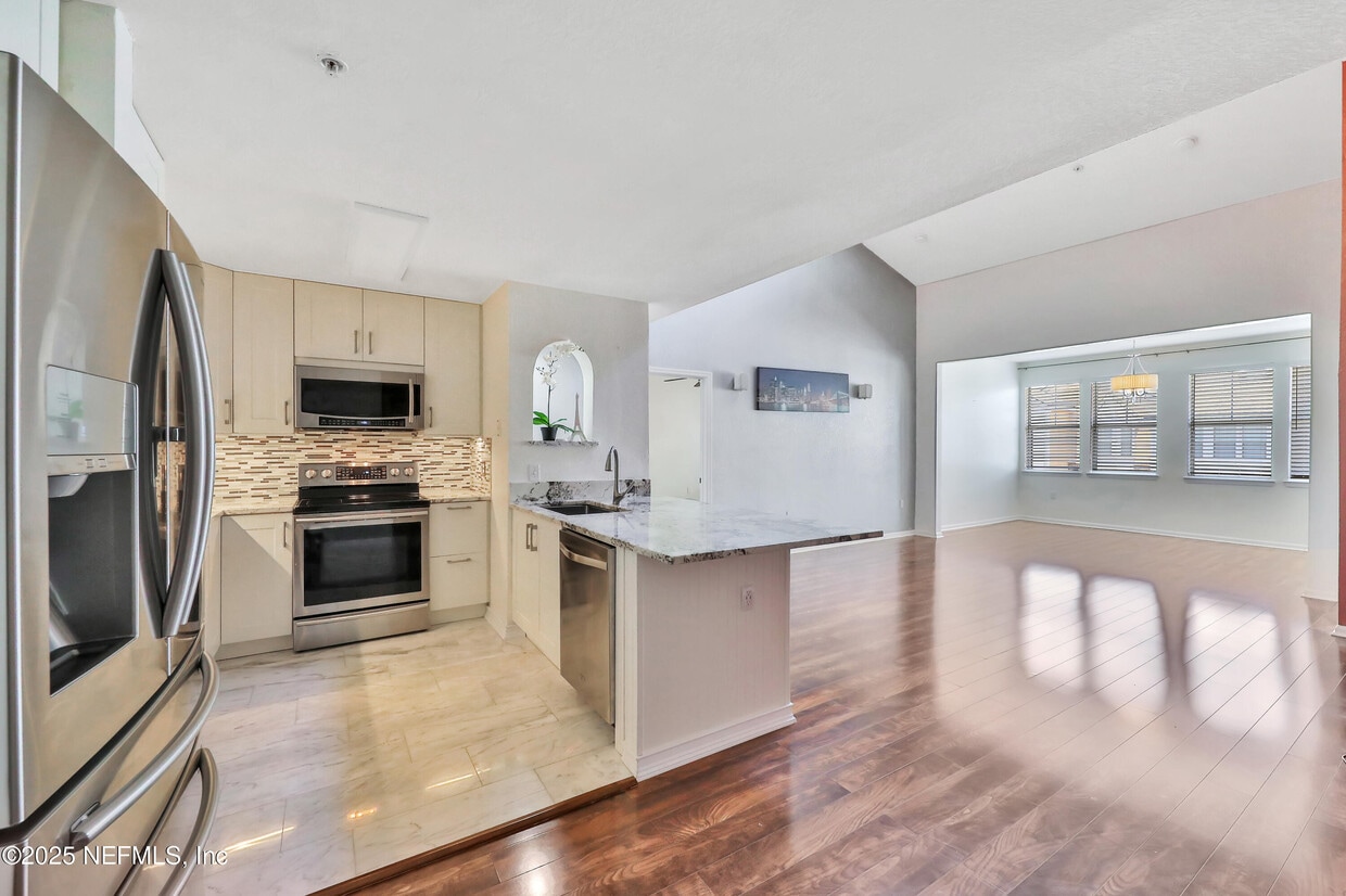Foto principal - 8550 Touchton Rd