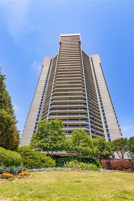 Foto del edificio - 700 Park Regency Pl NE