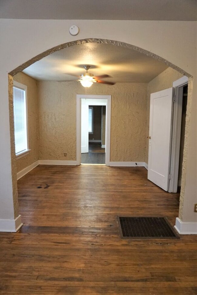 Foto del edificio - 1 Bed 1 Bath in the Gast Height in NE OKC