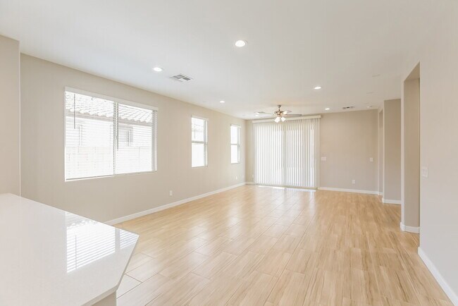 Building Photo - 1219 E Glass Ln