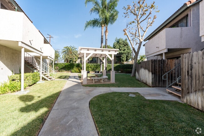 695 E 5th St Azusa, CA - Mountain Vista Apartments