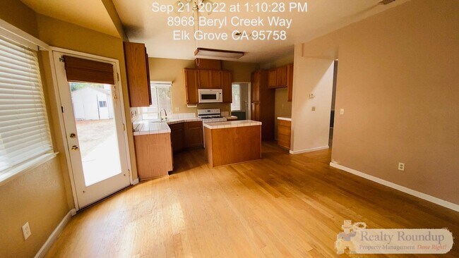 Foto del edificio - Comfortable Two Story Home