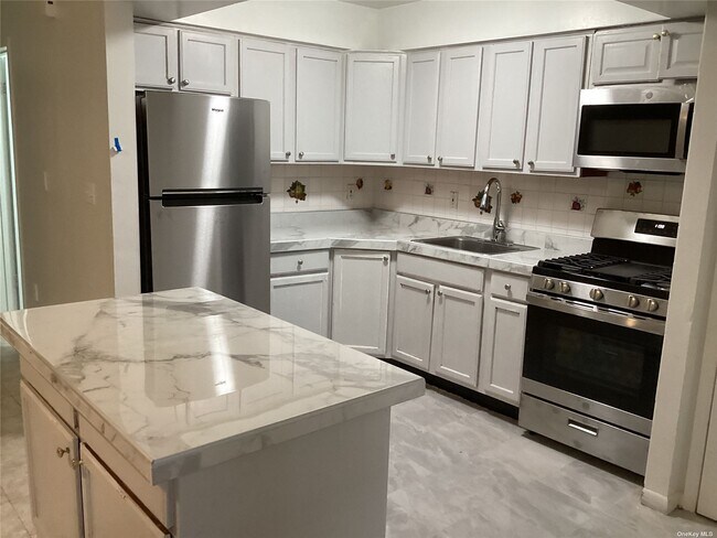 Foto del edificio - 70 Suydam St