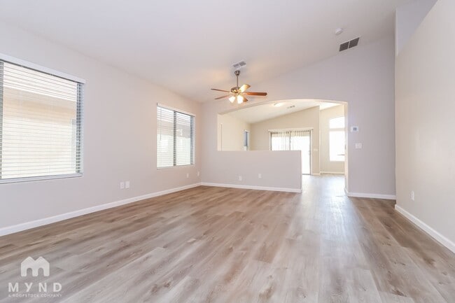 Building Photo - 25846 W Kendall St
