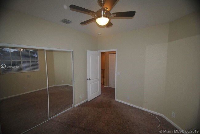 Building Photo - 9632 Vineyard Ct