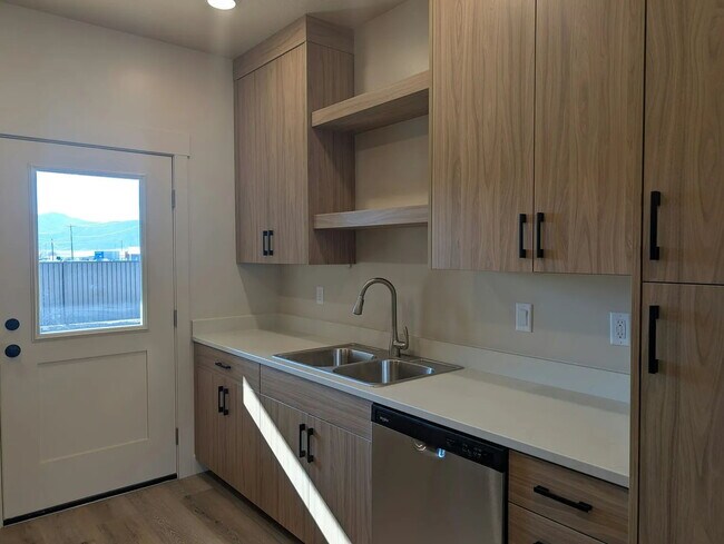 Foto del edificio - Modern 2 Bedroom Living in Ephraim – Sunrise Village – $1,385/mo