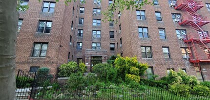 Building Photo - 102-35 64th Rd