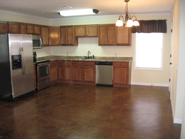 Kitchen - 1030 Sun Creek Rd House