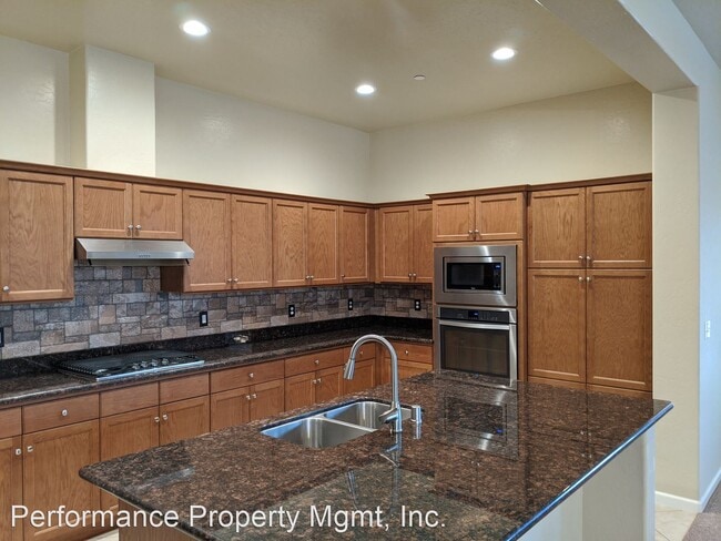 Building Photo - 4 br, 3 bath House - 7664 E. Giavanna Ave