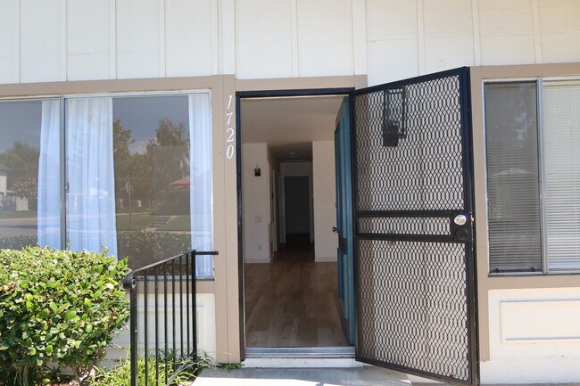 Building Photo - 1720 Orinda Ct