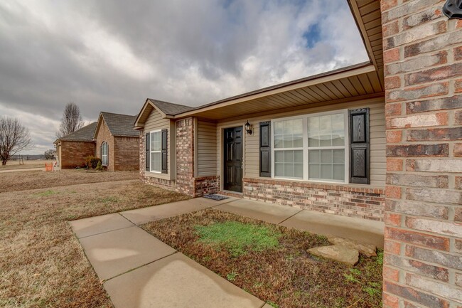 Building Photo - Beautiful 3 Bed 2 Bath /BA Schools