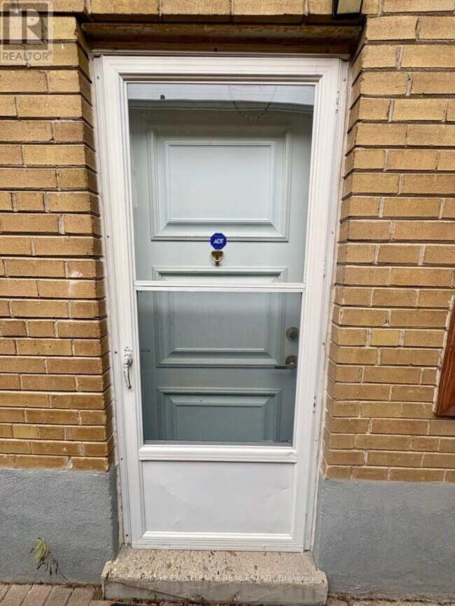 Photo du bâtiment - 1312 Daimler Rd