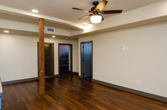 Building Photo - C Street Loft Available Mid August