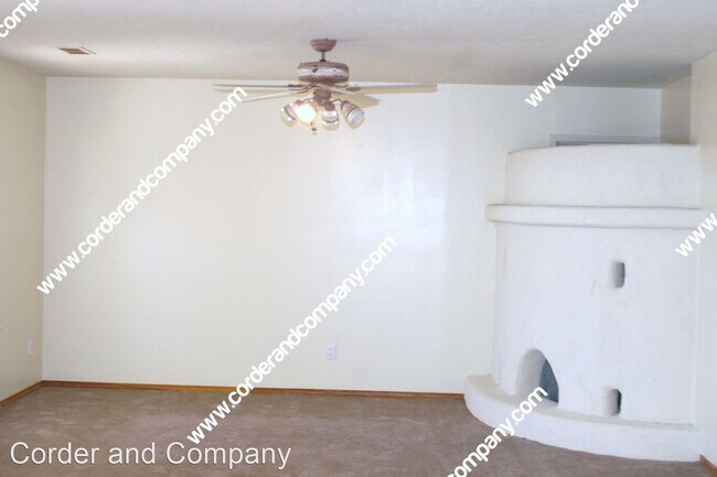 Foto del edificio - 3 br, 2 bath House - 5731 Kim Rd  NE