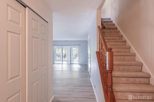 Foto del edificio - 1101 Doolittle Dr