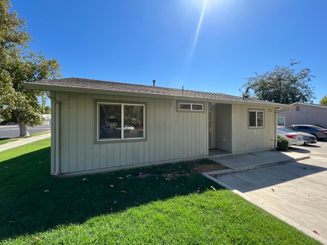 Primary Photo - Great 2 Bedroom Home!