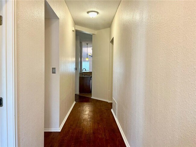 Foto del edificio - 16831 Bailey Jean Dr