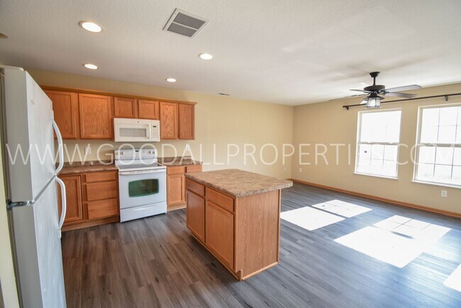 Foto del edificio - 2 Bedroom 2 Bath Updated Townhome in Ankeny